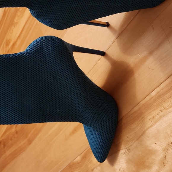 Gorgeous Teal Booties, stiletto heel. - Picture 4 of 4